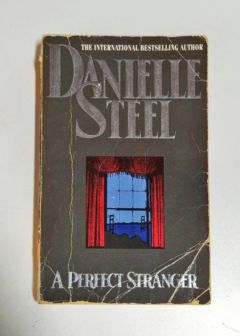 <a href="https://www.touchelivros.com.br/livro/a-perfect-stranger/">A Perfect Stranger - Danielle Steel</a>