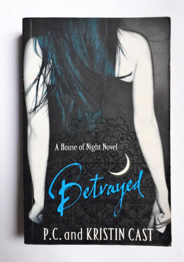 <a href="https://www.touchelivros.com.br/livro/betrayed-a-house-of-night/">Betrayed – a House of Night - P. C. Cast; Kristin Cast</a>
