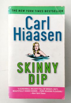 <a href="https://www.touchelivros.com.br/livro/skinny-dip/">Skinny Dip - Carl Hiaasen</a>