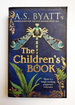 <a href="https://www.touchelivros.com.br/livro/the-childrens-book/">The Childrens Book - A. S. Byatt</a>