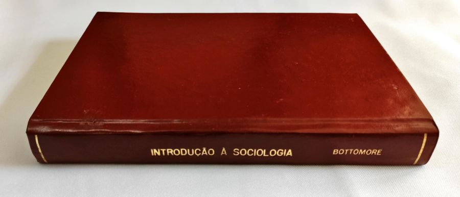 <a href="https://www.touchelivros.com.br/livro/introducao-a-sociologia-quinta-edicao/">Introdução a Sociologia ( Quinta Edição) - Thomas Bottomore Burton</a>