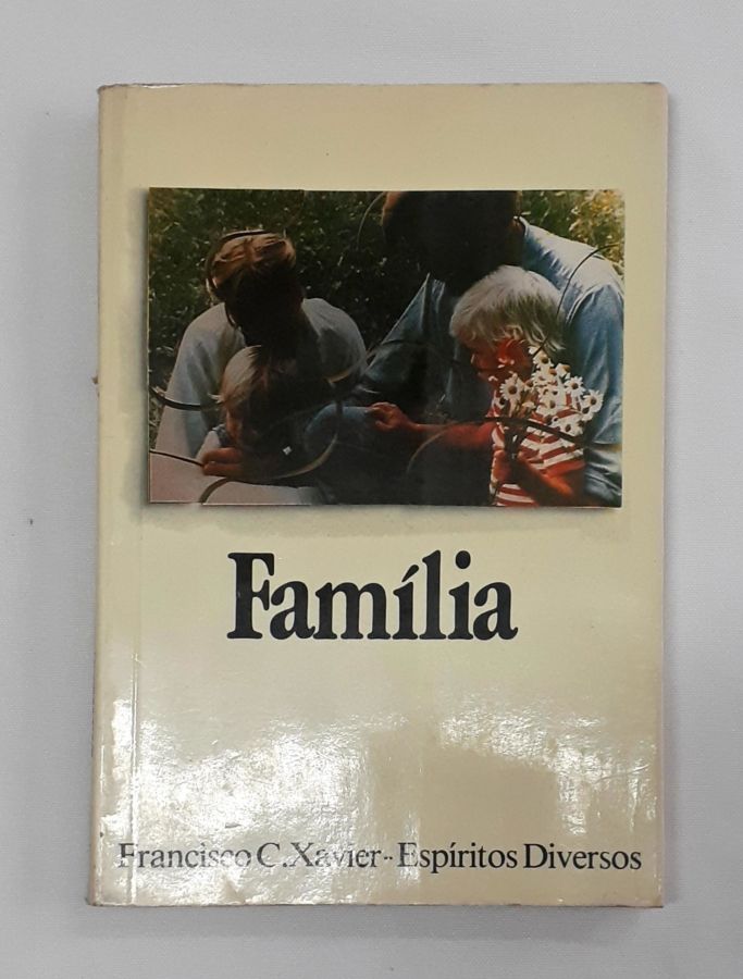 <a href="https://www.touchelivros.com.br/livro/familia-2/">Família - Francisco C. Xavier Espiritos Diversos</a>
