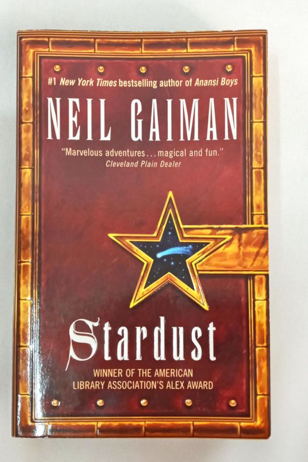 <a href="https://www.touchelivros.com.br/livro/stardust/">Stardust - Neil Gaiman</a>