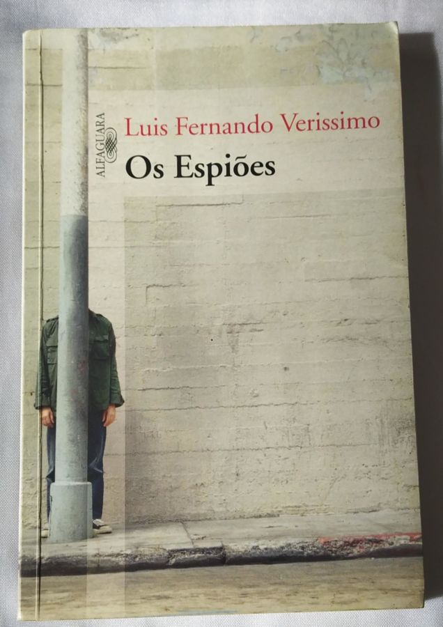 <a href="https://www.touchelivros.com.br/livro/os-espioes-2/">Os Espiões - Luis Fernando Verissimo</a>