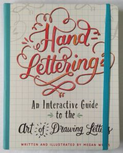 <a href="https://www.touchelivros.com.br/livro/hand-lettering/">Hand Lettering - Megan Wells</a>