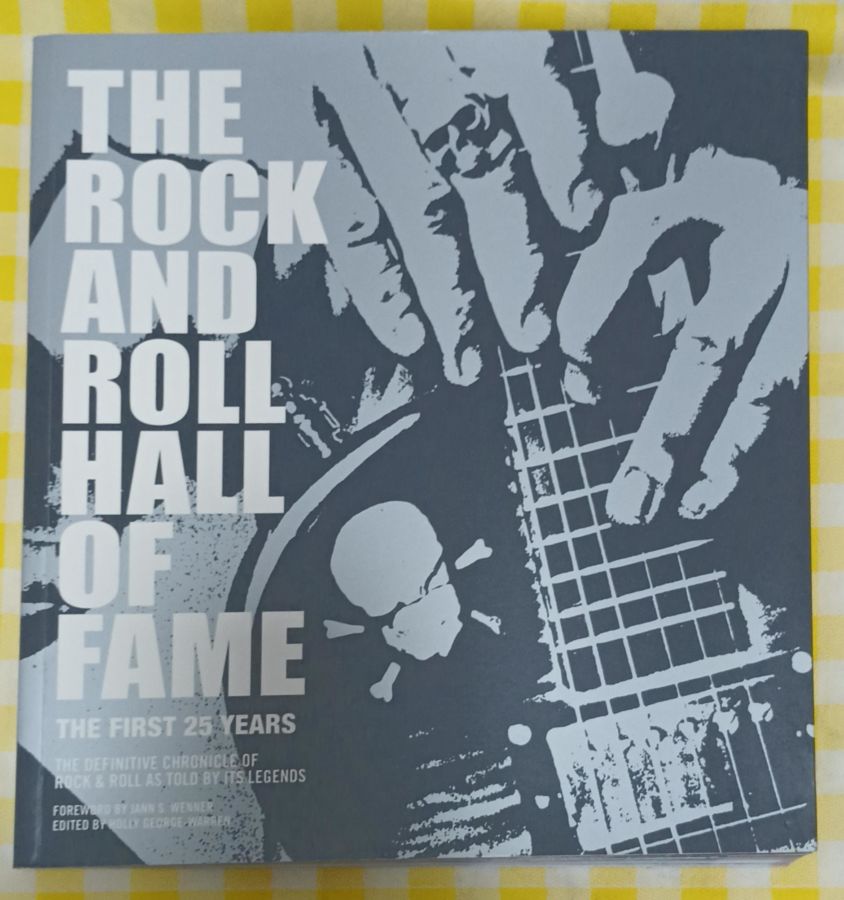 <a href="https://www.touchelivros.com.br/livro/the-rock-and-roll-hall-of-fame-the-first-25-years/">The Rock And Roll Hall Of Fame: The First 25 Years - Holly George-Warren</a>