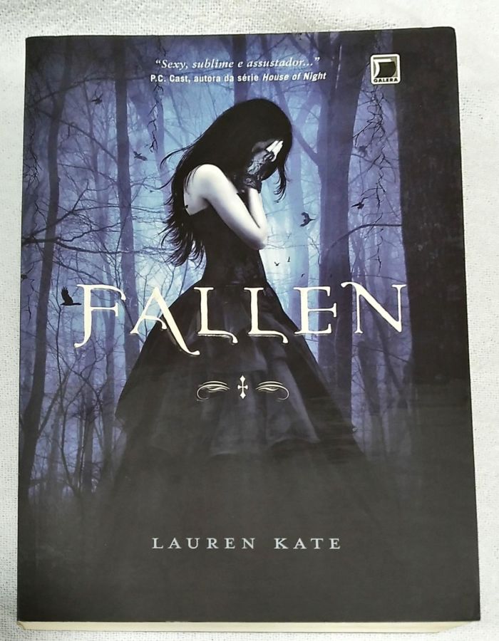 <a href="https://www.touchelivros.com.br/livro/fallen/">Fallen - Lauren Kate</a>