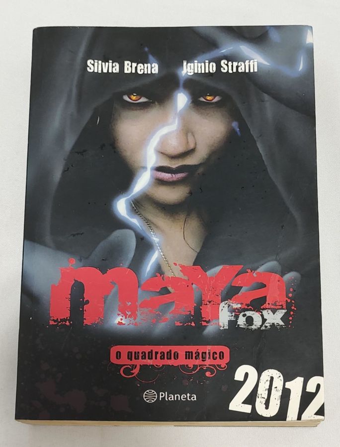 <a href="https://www.touchelivros.com.br/livro/maya-fox-2-o-quadrado-magico/">Maya Fox 2: O Quadrado Mágico - Silvia Brena; Iginio Straffi</a>