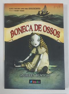 <a href="https://www.touchelivros.com.br/livro/boneca-de-ossos/">Boneca de Ossos - Holly Black</a>