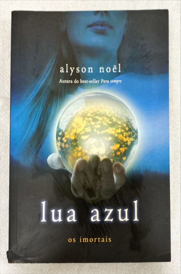 <a href="https://www.touchelivros.com.br/livro/lua-azul-os-imortais-vol-2-3/">Lua Azul – Os Imortais Vol. 2 - Alyson Noël</a>