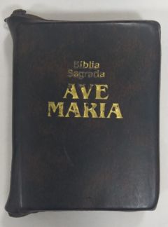 <a href="https://www.touchelivros.com.br/livro/biblia-sagrada-ave-maria-edicao-de-bolso-ziper/">Bíblia Sagrada Ave Maria – Edição De Bolso – Zíper - Vários Autores</a>