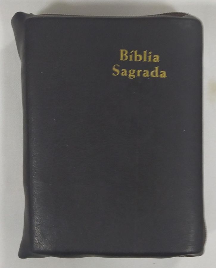 <a href="https://www.touchelivros.com.br/livro/biblia-sagrada-edicao-de-bolso-ziper-2/">Bíblia Sagrada – Edição De Bolso – Ziper - Vários Autores</a>