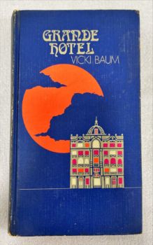 <a href="https://www.touchelivros.com.br/livro/grande-hotel-2/">Grande Hotel - Vicki Baum</a>