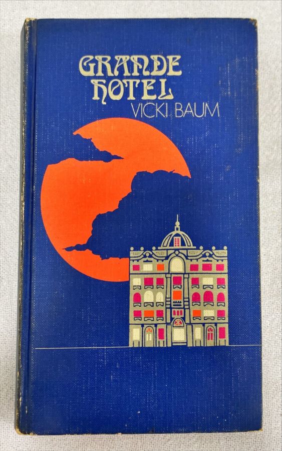 <a href="https://www.touchelivros.com.br/livro/grande-hotel-2/">Grande Hotel - Vicki Baum</a>